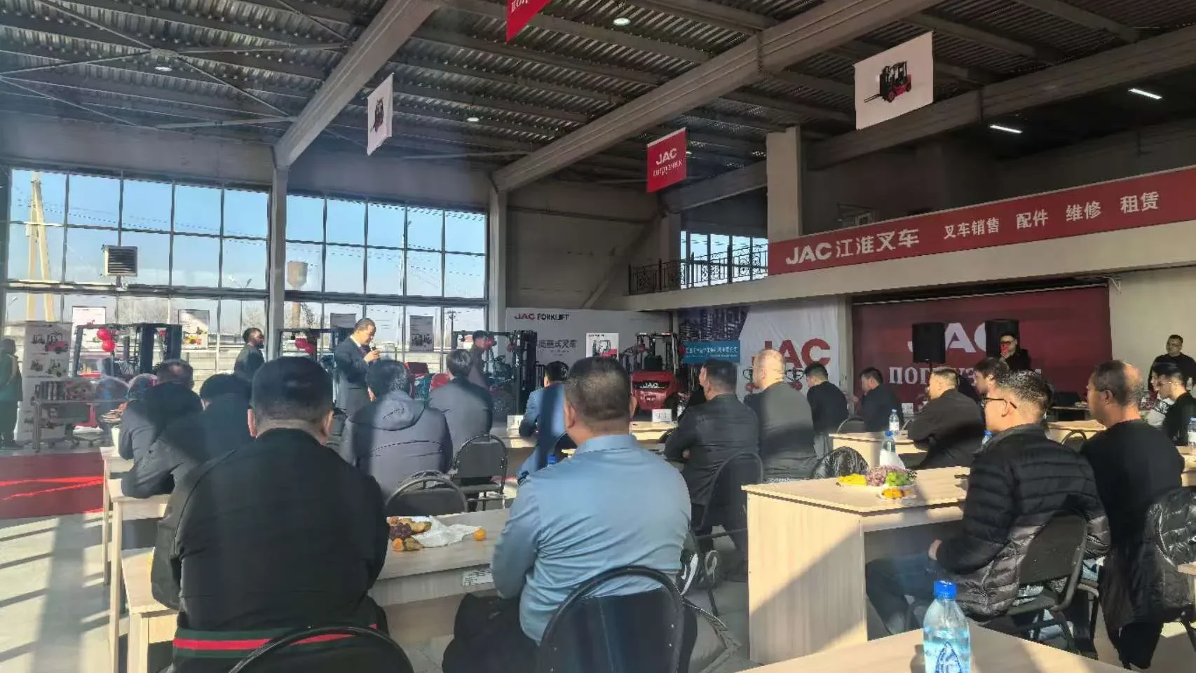 伯狐海外数字营销代表受邀出席江淮汽车阿拉木图经销商大会,共商中亚市场发展新篇章插图1 伯狐海外数字营销代表受邀出席江淮汽车阿拉木图经销商大会,共商中亚市场发展新篇章插图1